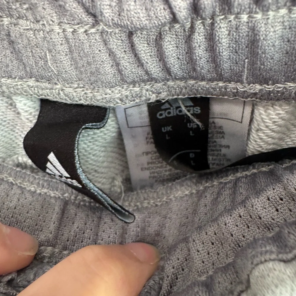 Adidas men’s size large‎ gray sweat pants joggers